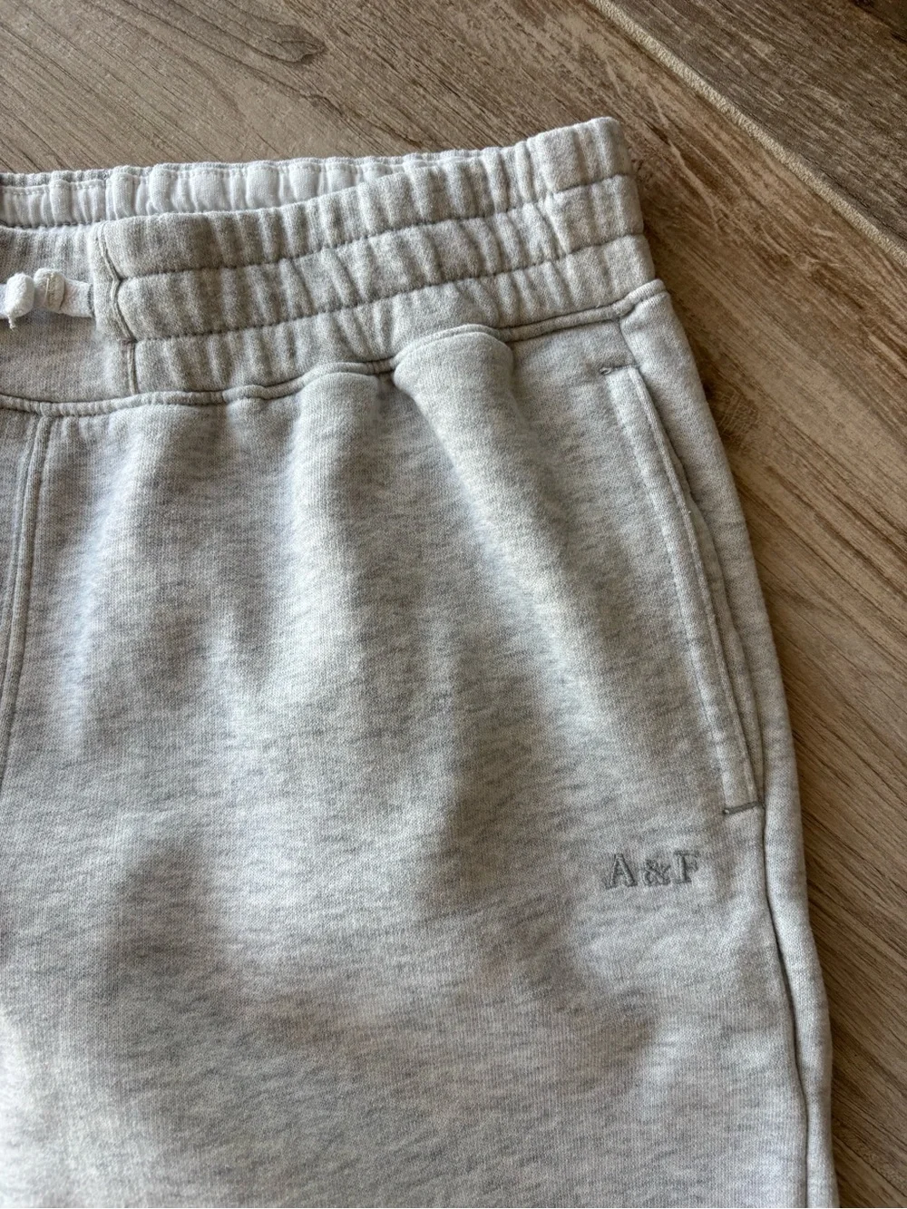 abercrombie kids light gray jogger sweatpants size 11-12